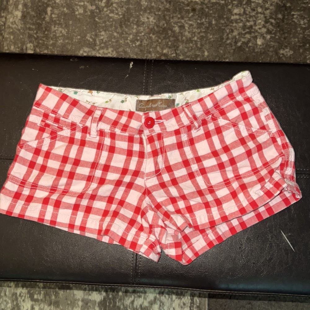 - 🌞 Red and White checkered shorts Size: 3